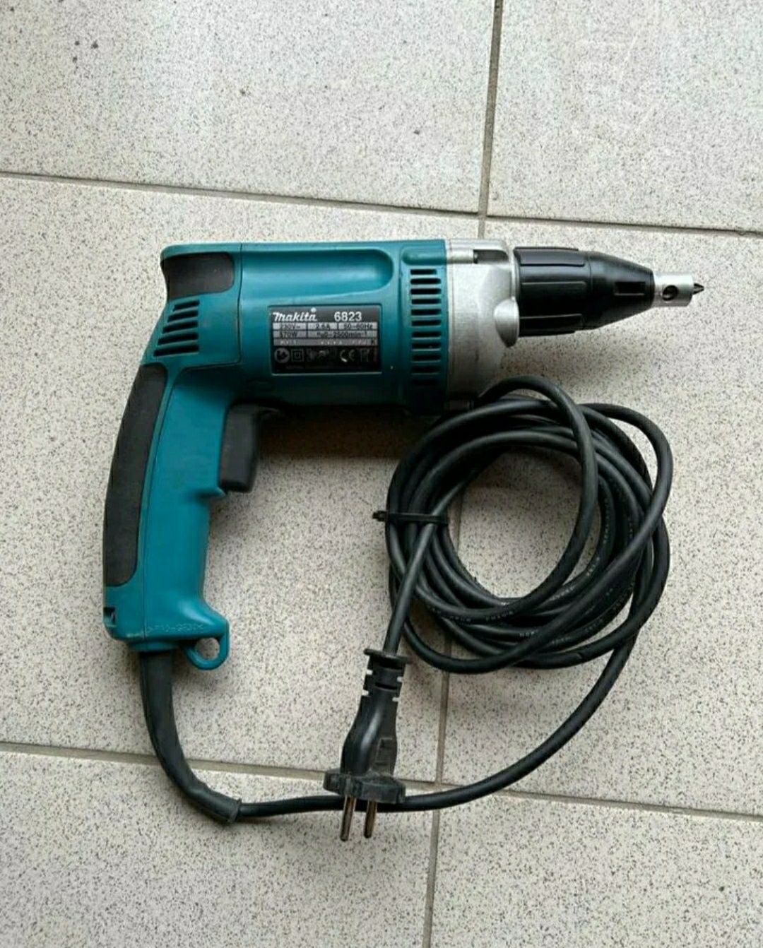 Шуруповерт Makita 6823