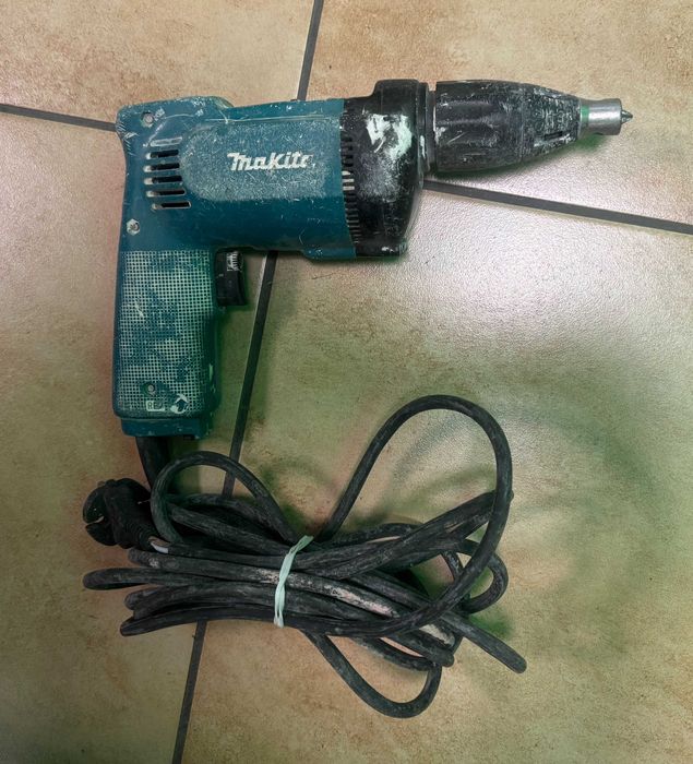 MAKITA Wkrętak do Regipsów 6822