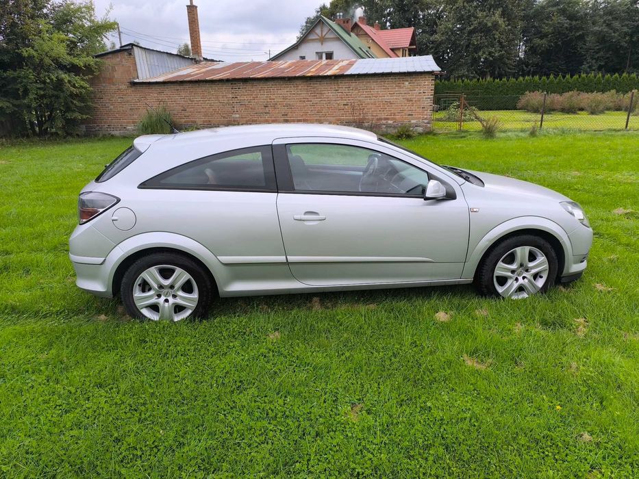 Opel Astra H GTC 1.6 105 km 2006r.