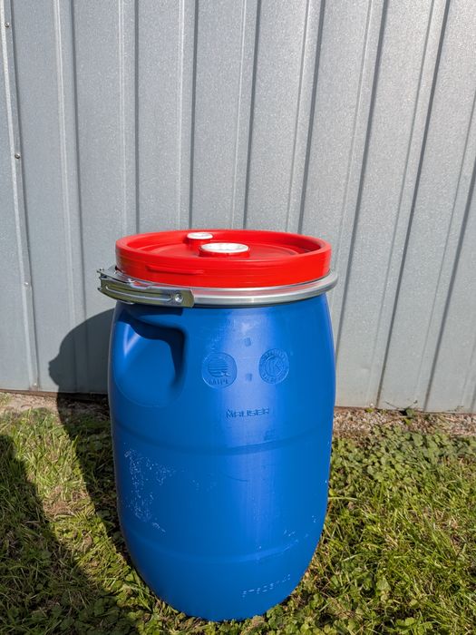 BECZKA PLASTIKOWA 30L zamykana pokrywa (brak)