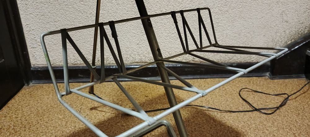 Lampa podłogowa z gazetnikiem 2 poł. XX w.