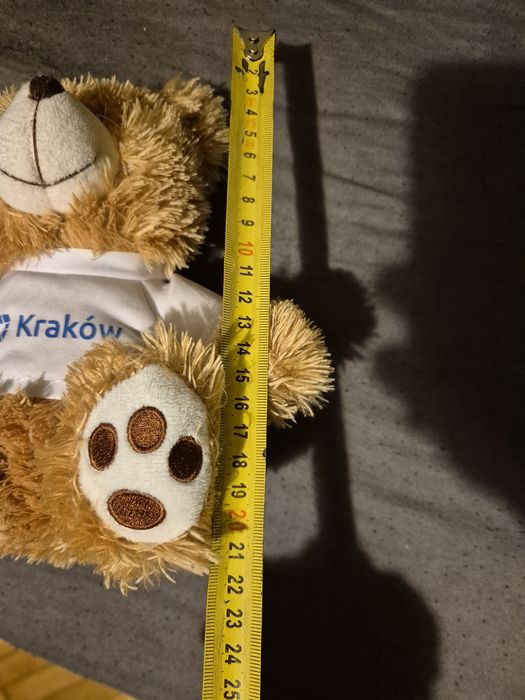 Maskotka mis pluszowy w koszulce Kraków