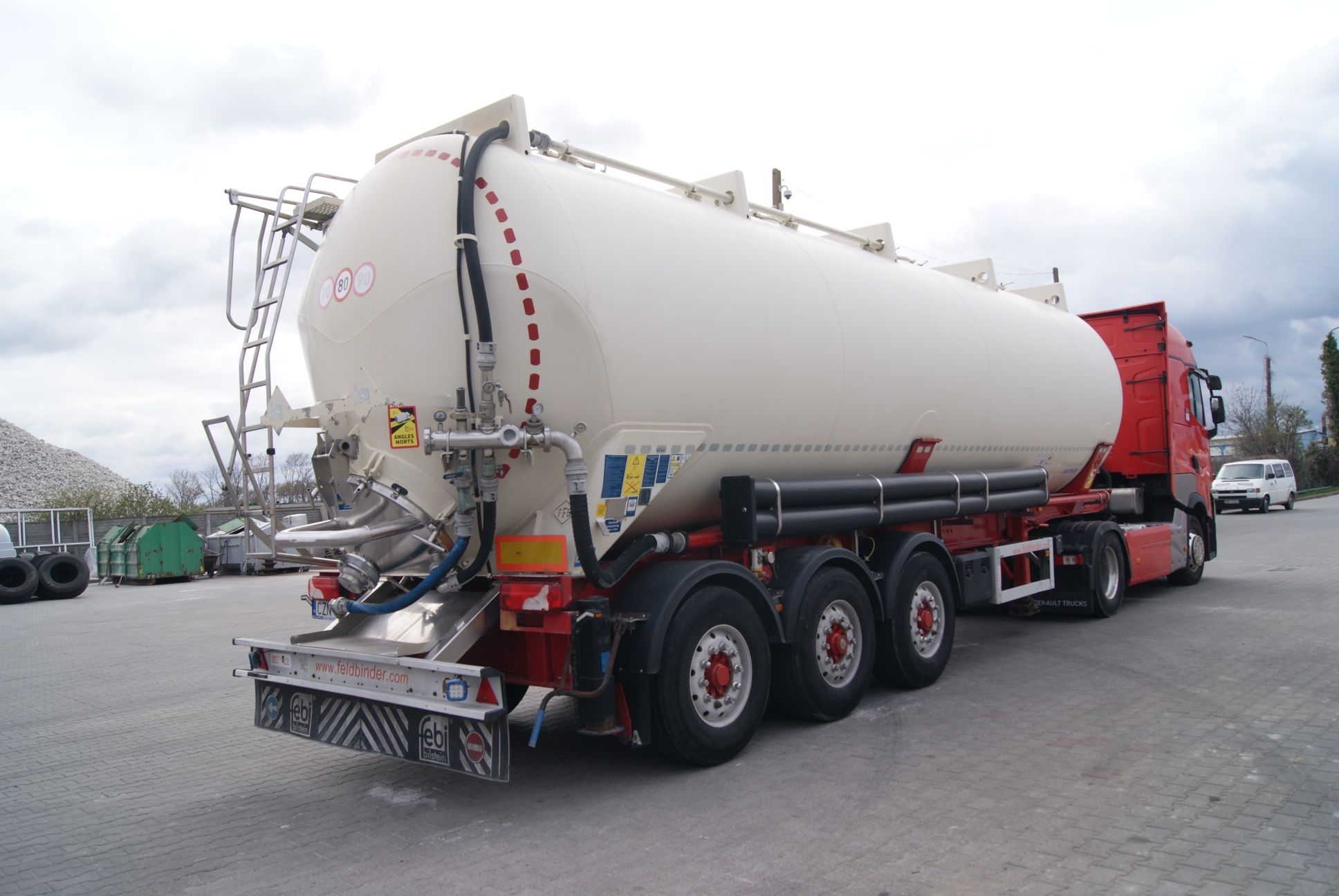 Naczepa Feldbinder Silos 48000 l.