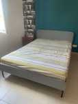 Cama casal estofada Ikea