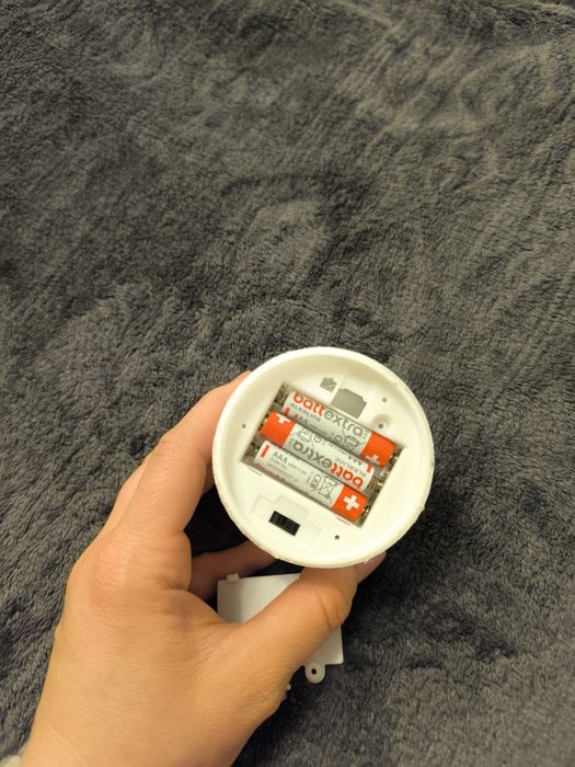 Śliczna brokatowa świeca na baterie w kolorze białym, aaa