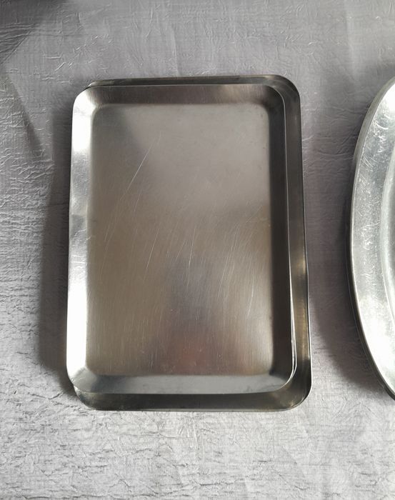 4 tabuleiros e 1 travessa em inox