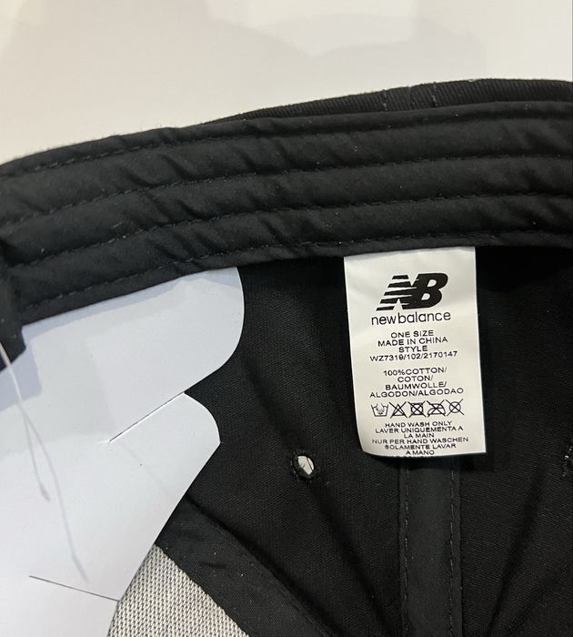 Кепка new balance чорний та білий лого