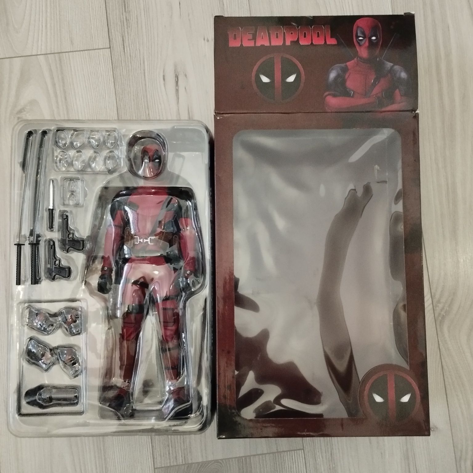 Figurka Deadpool 1:6 scale