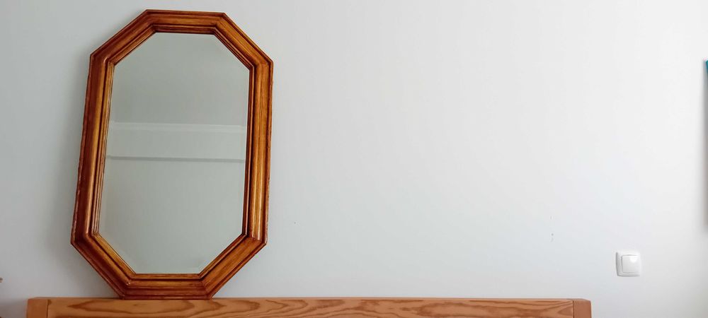 Espelho Vintage Biselado com moldura em Madeira