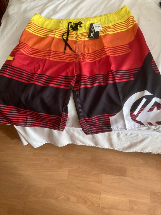 Bermuda, camisa havaiana e social