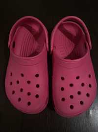 Crocs de criança cor de rosa