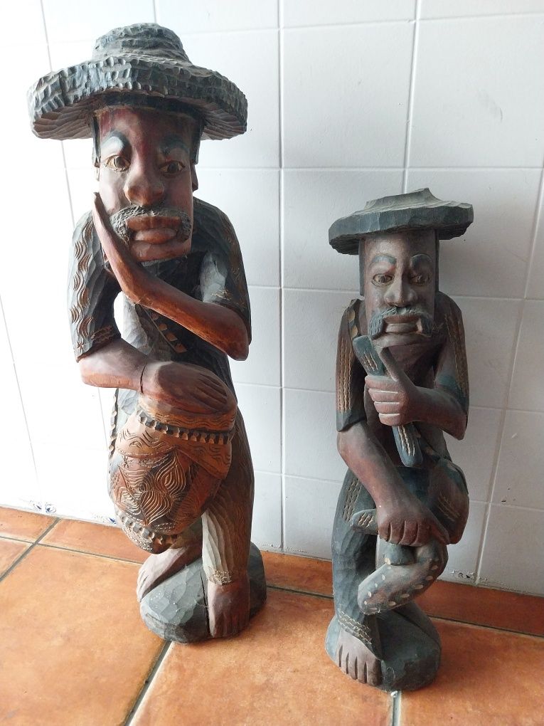 Duas Figuras africanas em madeira