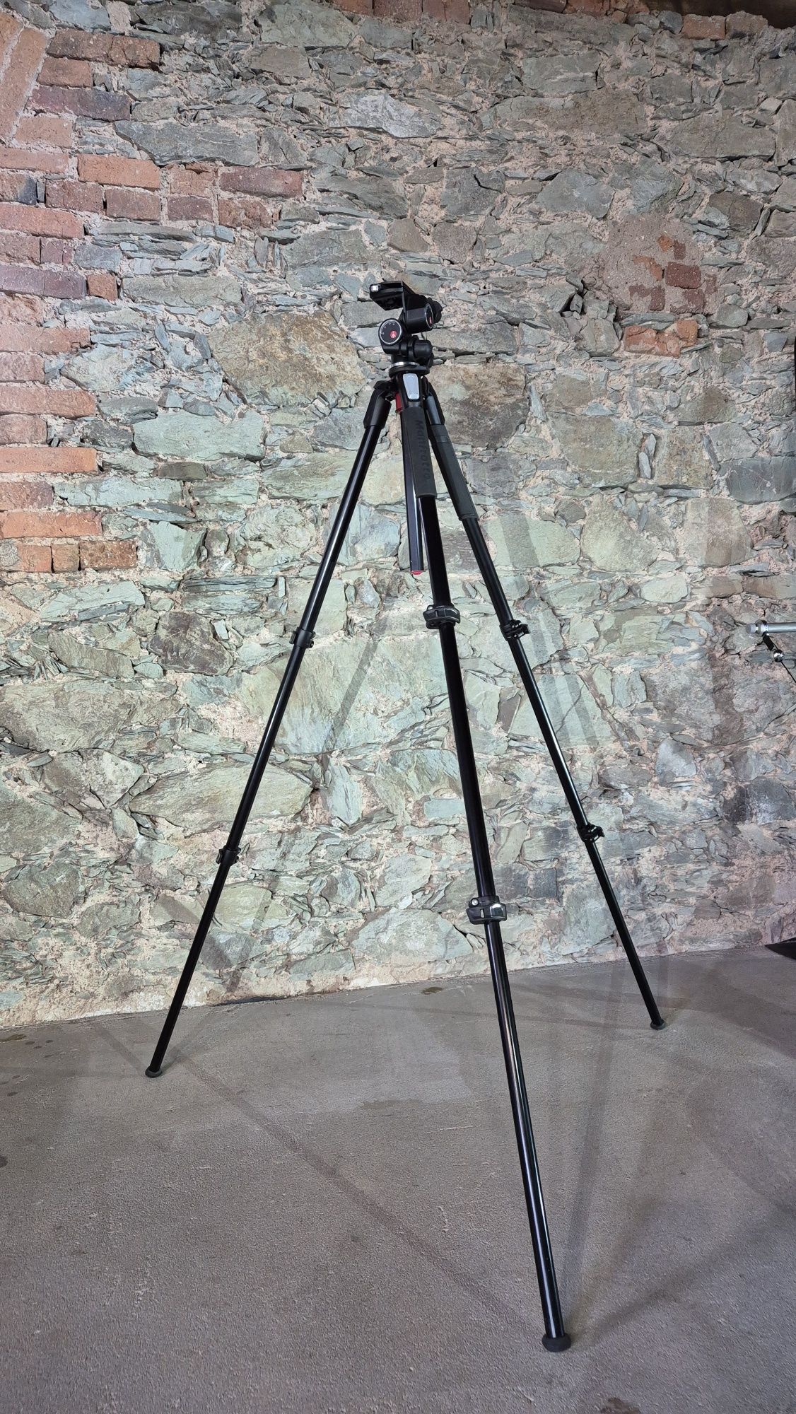 300 zł taniej. Statyw Manfrotto MT055XPro3.