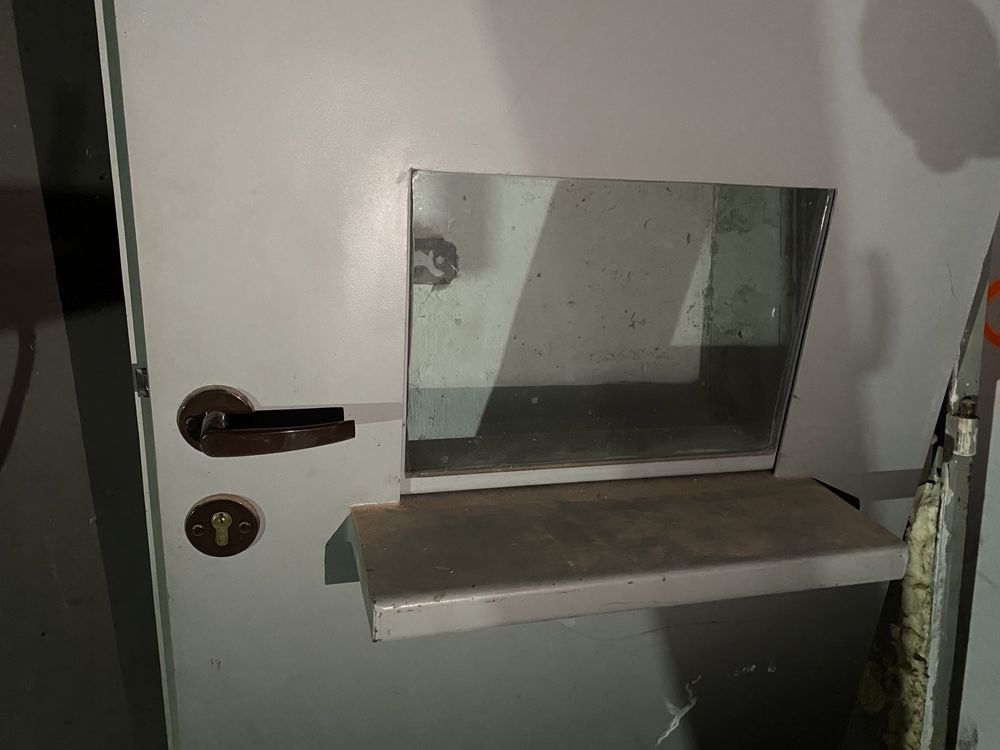Drzwi z oknem podawczym(kasa)stalowe
