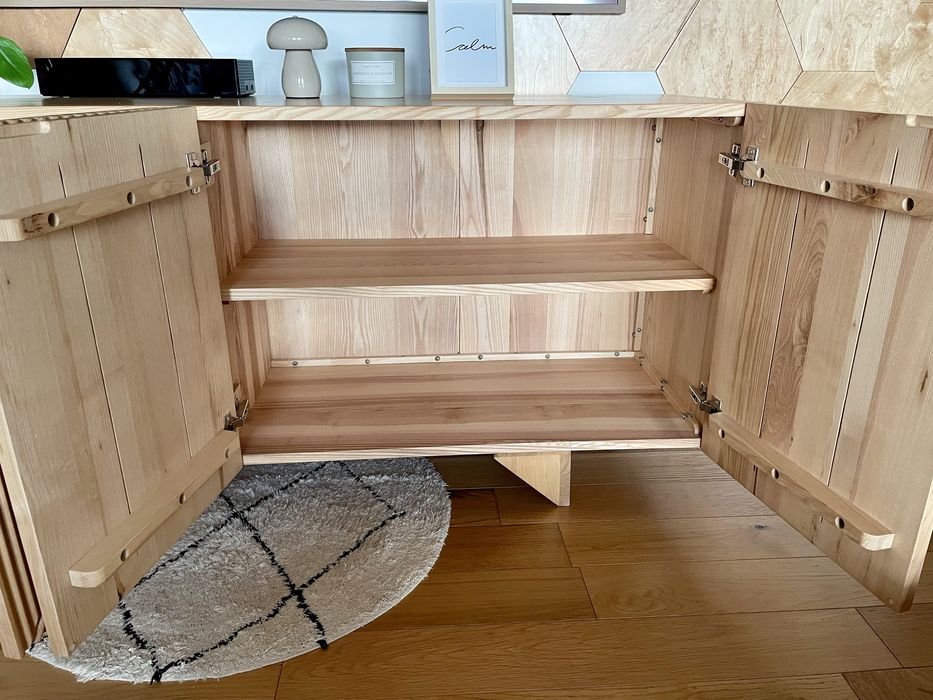 Komoda z drewna jesionowego Louis, Westwing