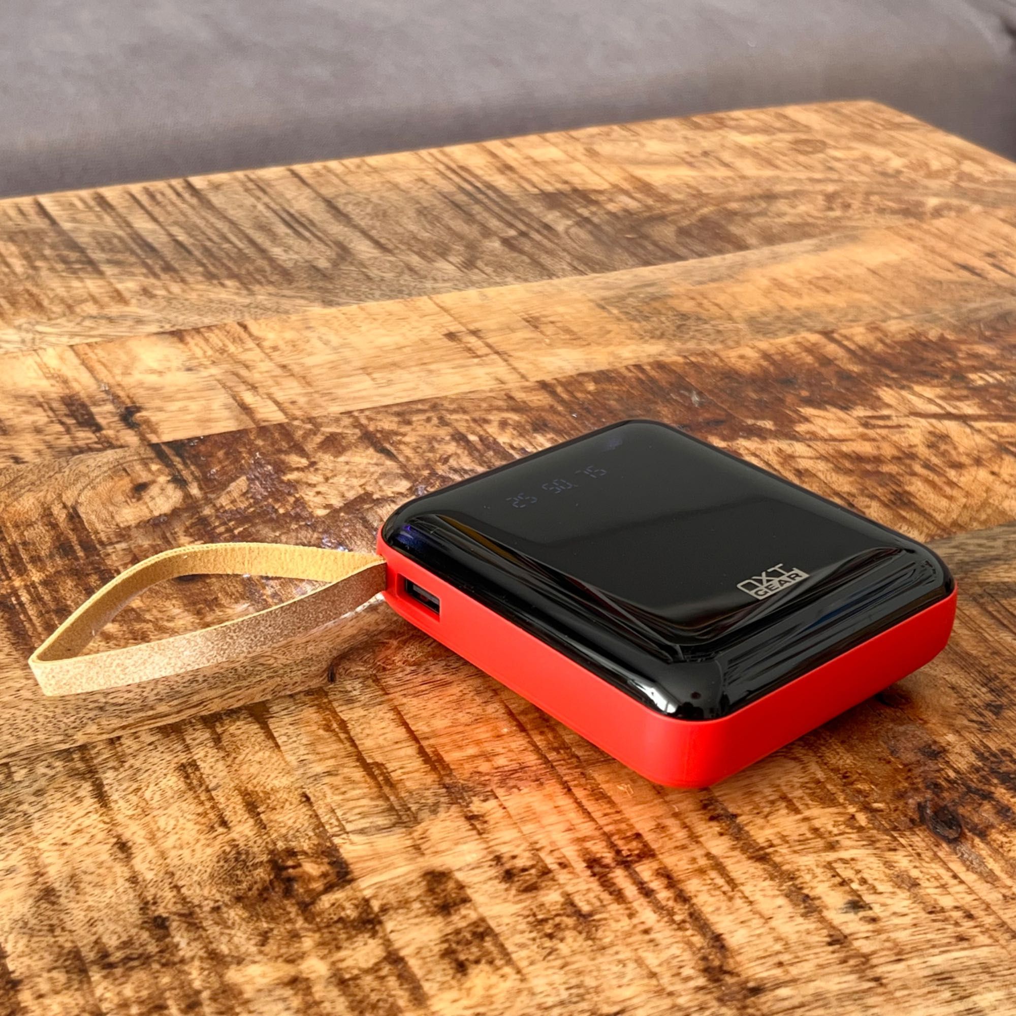 Mini powerbank 5000 mAh, z 4 wbudowanymi kablami USB-C, microUSB...