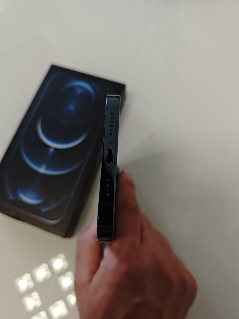 Продам iPhone 12 pro max 256gb