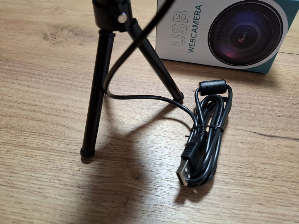 Kamerka internetowa z statywem i mikrofonem