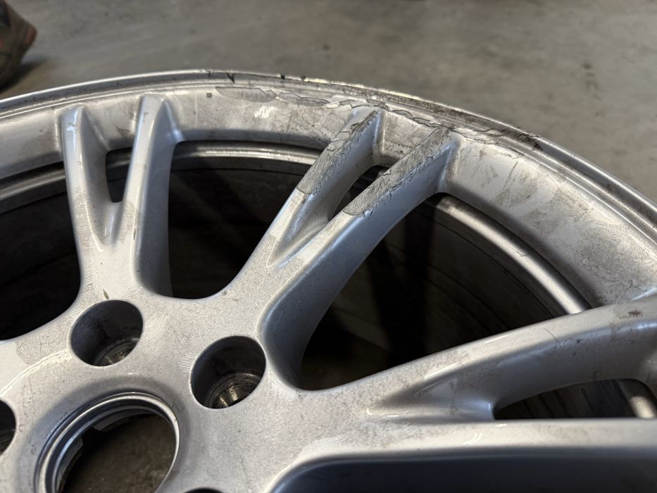 Оригінальний диск r19 Tesla Model Y