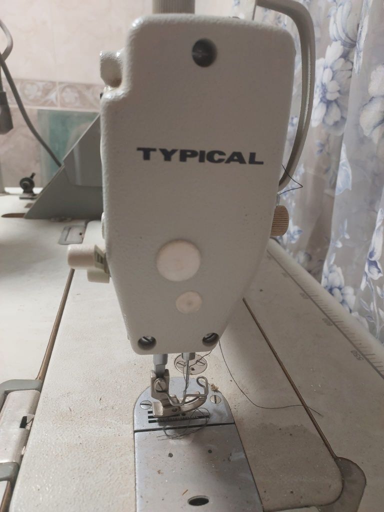 промислова швейна машина Typical