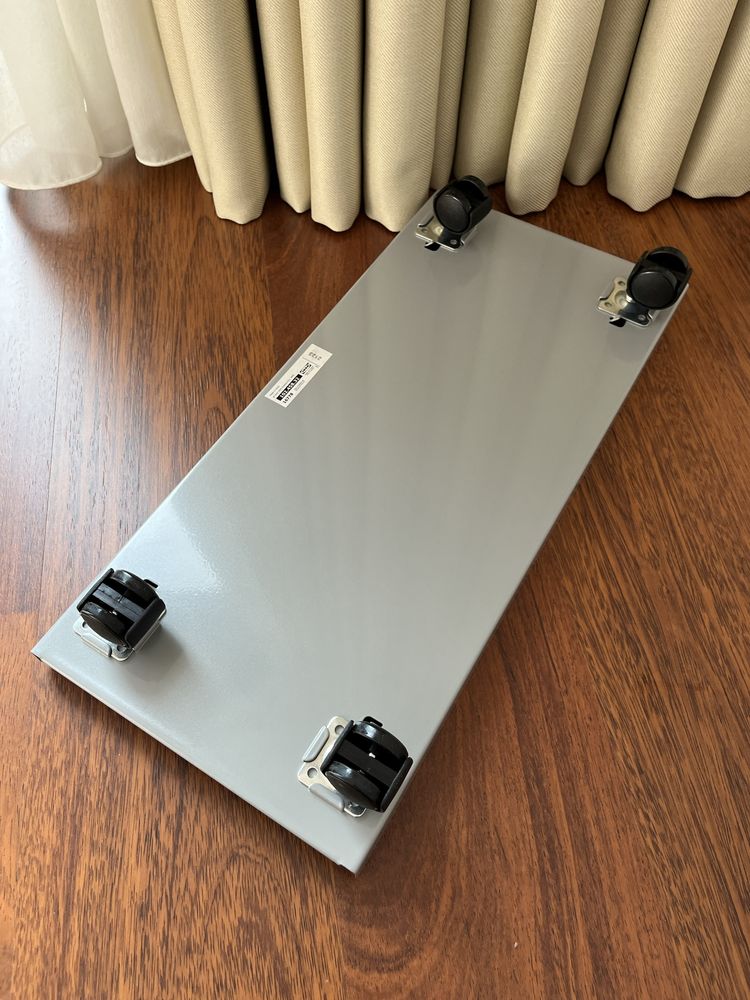 Suporte para computador com rodizios Ikea