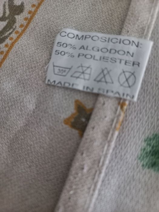 Bonita toalha  com motivos Natalicios