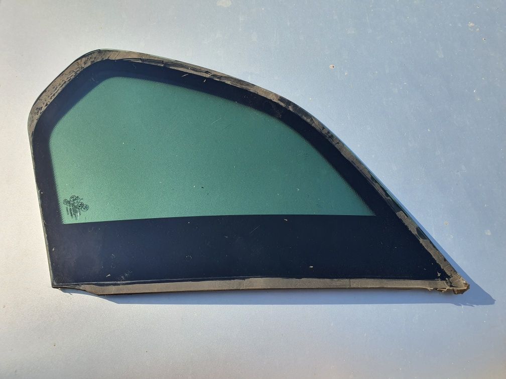 Заднее боковое стекло BMW X5 E70 правое форточка