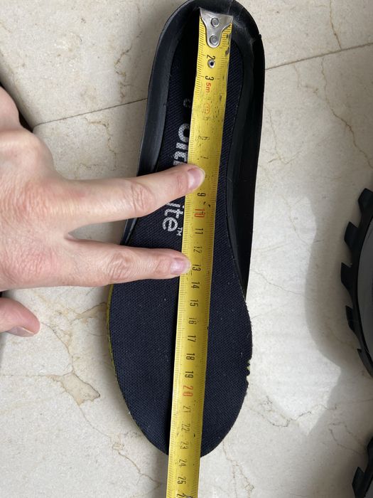 Кросівки, ботинки 37