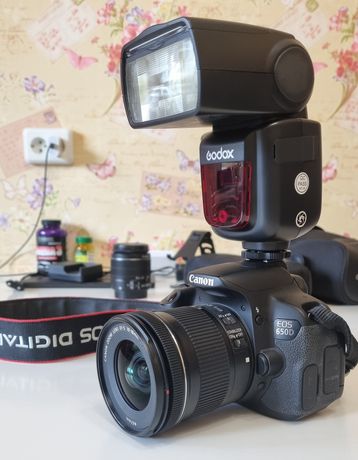 Продам зеркальный фотоаппарат Canon 650D