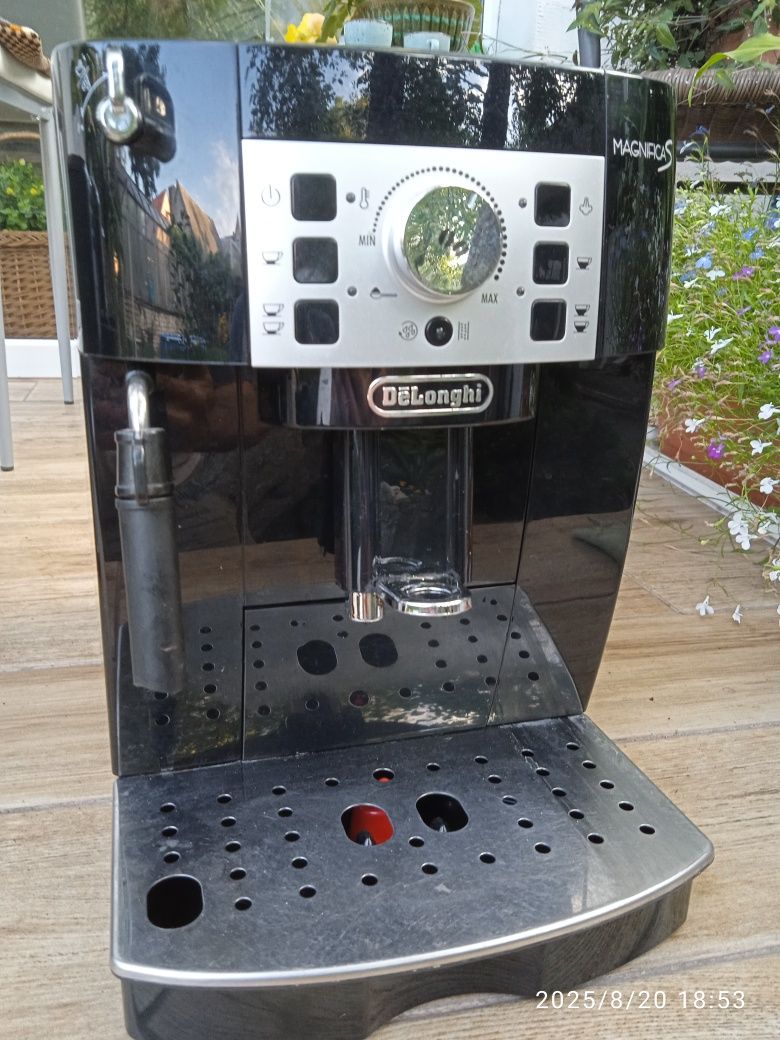 Кавоварка Saeco incanto / Delonghi Magnifica S