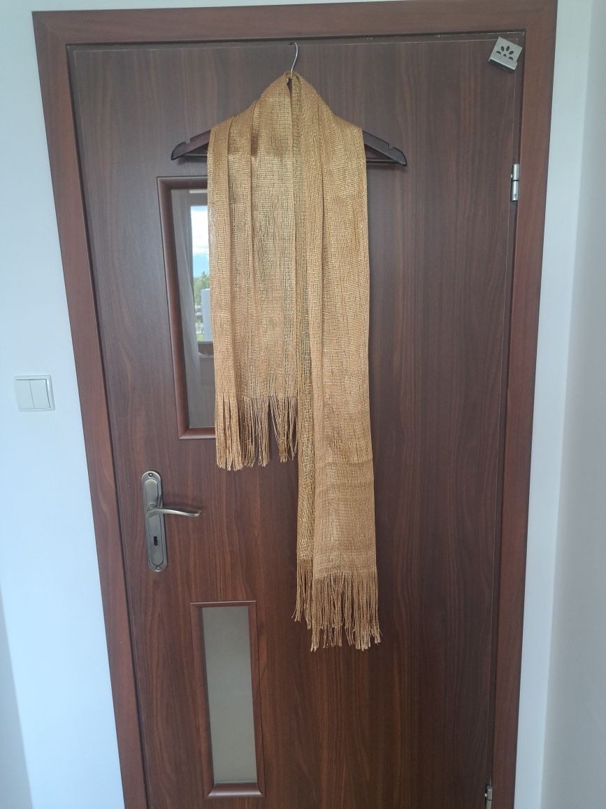 Elegancki złoty szal
