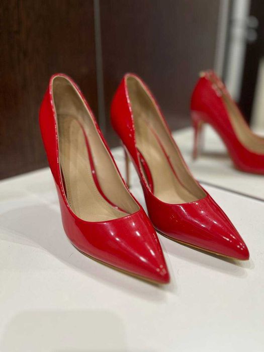 Guess лаковані туфлі на підборах, 36 р.