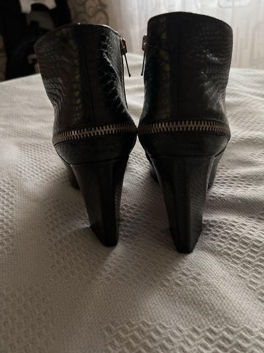 Продам жіночі черевики Albano