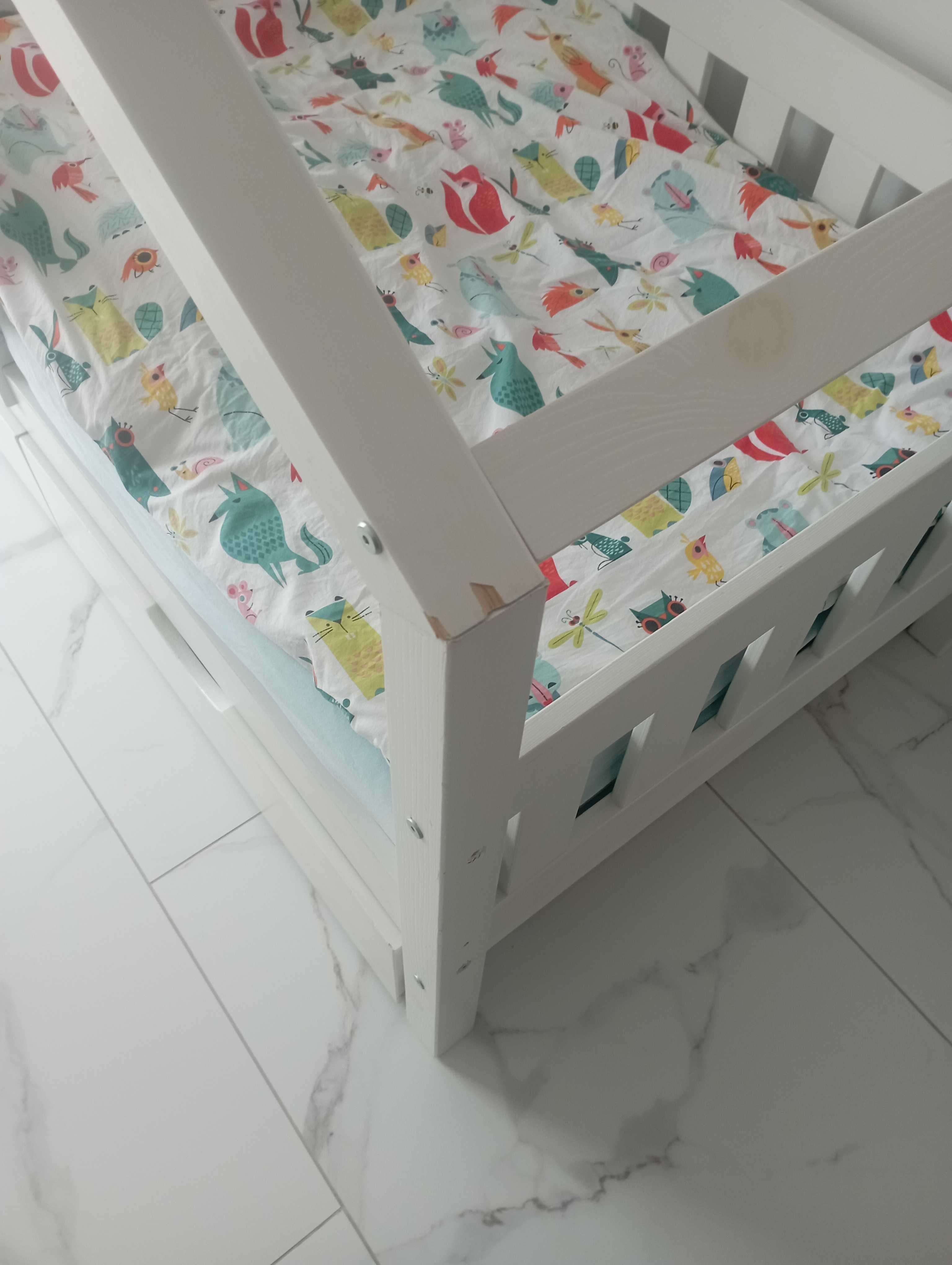 Łóżko dziecięce białe z funkcją rozkładania + 2 materace 160x80