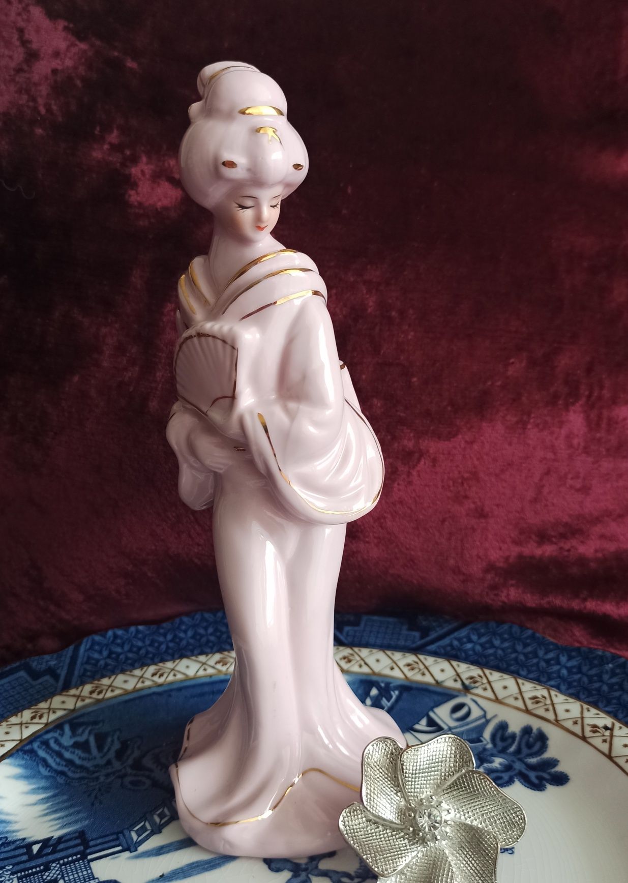 Figurka gejszy różowa porcelana gejsza vintage
