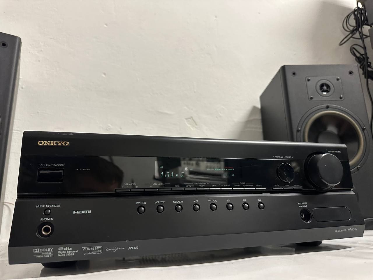 5.1 AV Amplituner Onkyo HT-R370, 5*125 W, HDMI 

Dzięki amplitunerowi