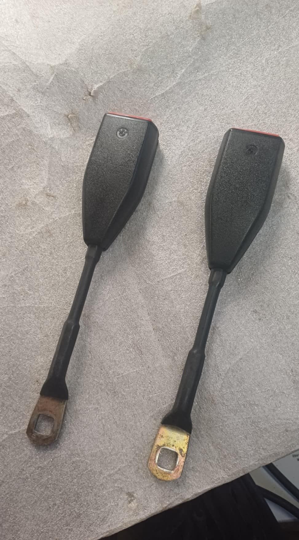 BMW E30 zapinki pasów przednich szeroka lampa