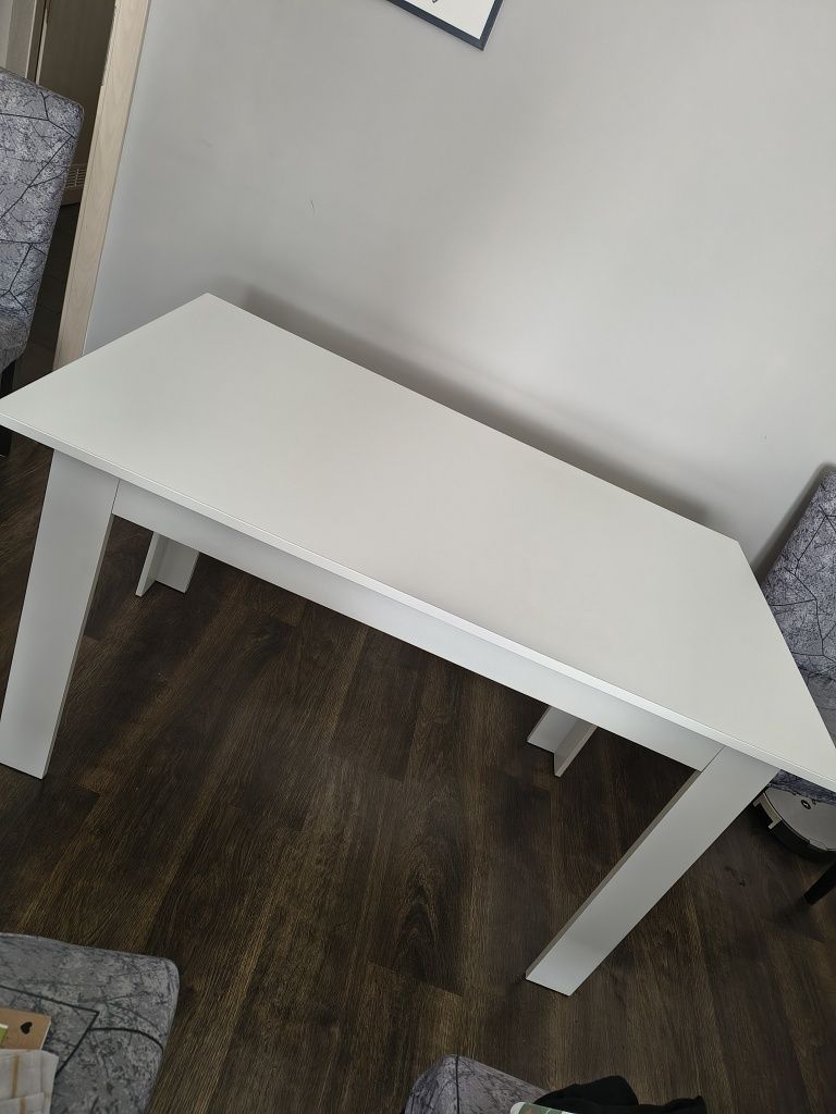 Sprzedam stół biały