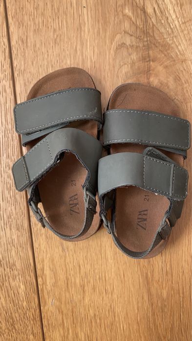 Sandálias criança como novas 21