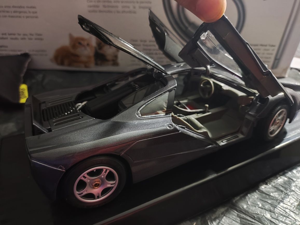 McLaren F1 Maisto 1/18 c/ caixa