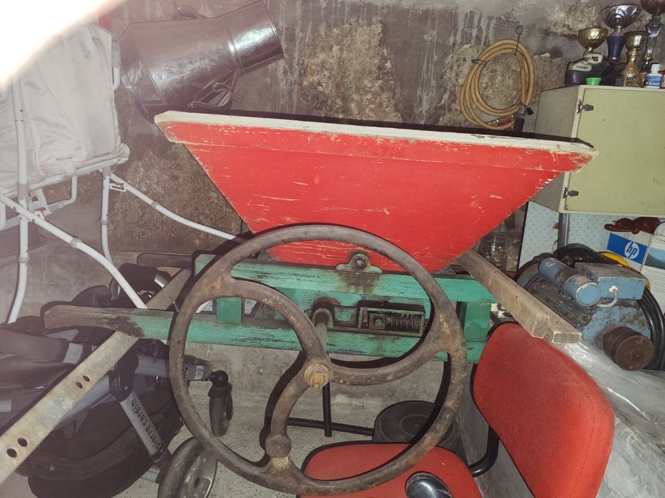 Vendo ralador de uvas elétrico