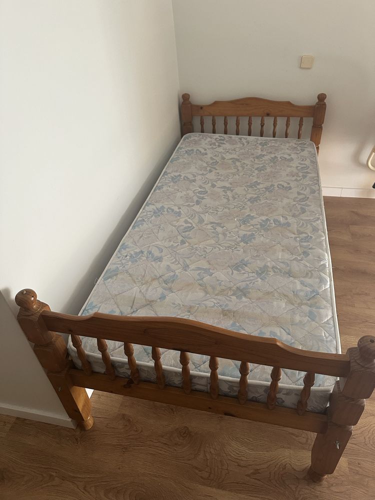 Vendo cama madeira c colchao