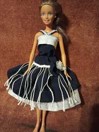 Lalka Barbie -ubranka dla niej