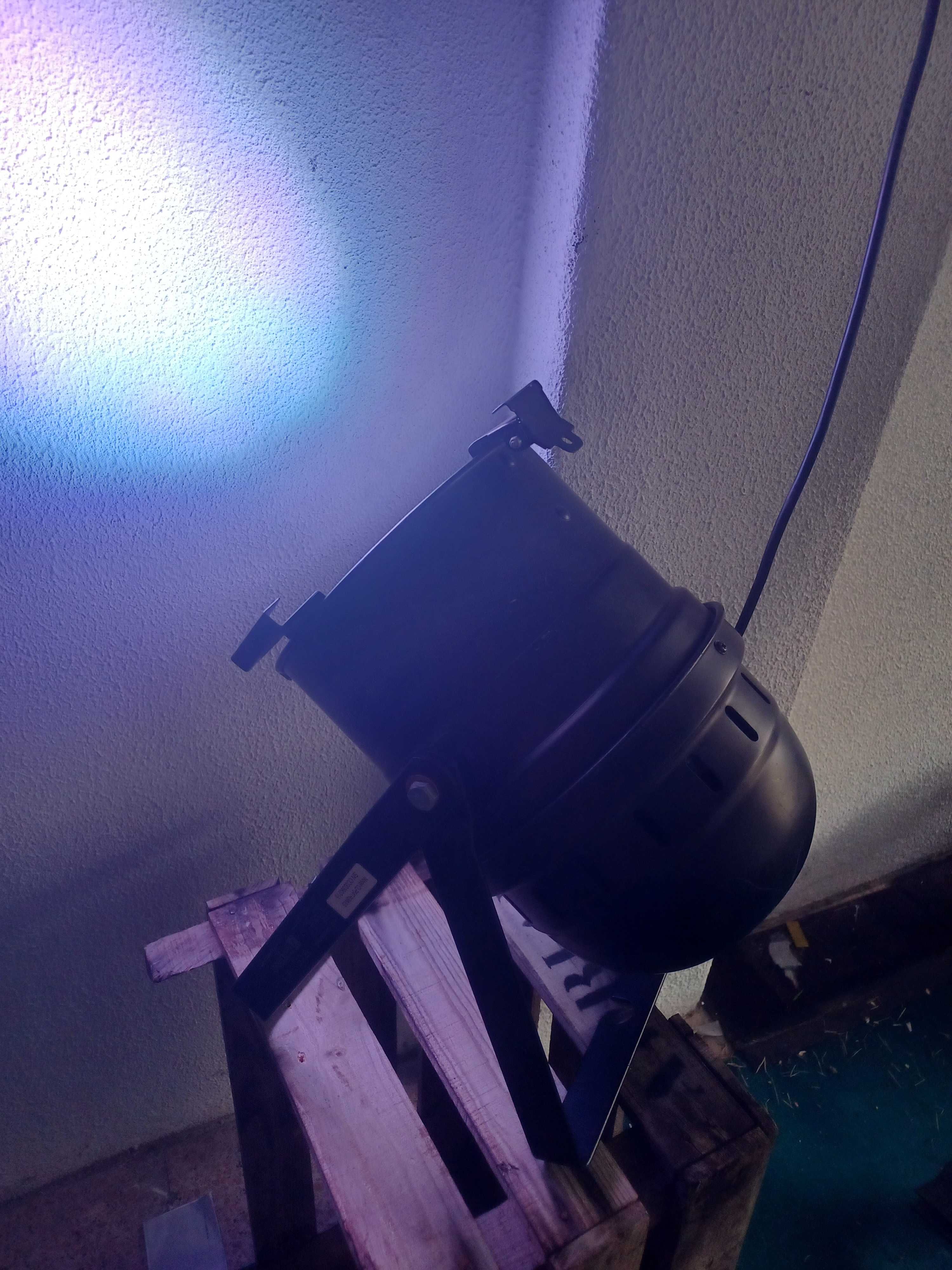Par 64 Cameo (Adam Hall) 18 Leds x 3 W RGB  ref.CLP64TRI3WBS