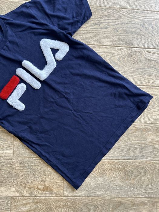 Футболка Fila з обємним логотипом