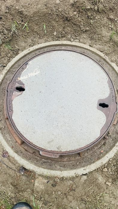 Właz żeliwno-betonowy 600 do szamba B125