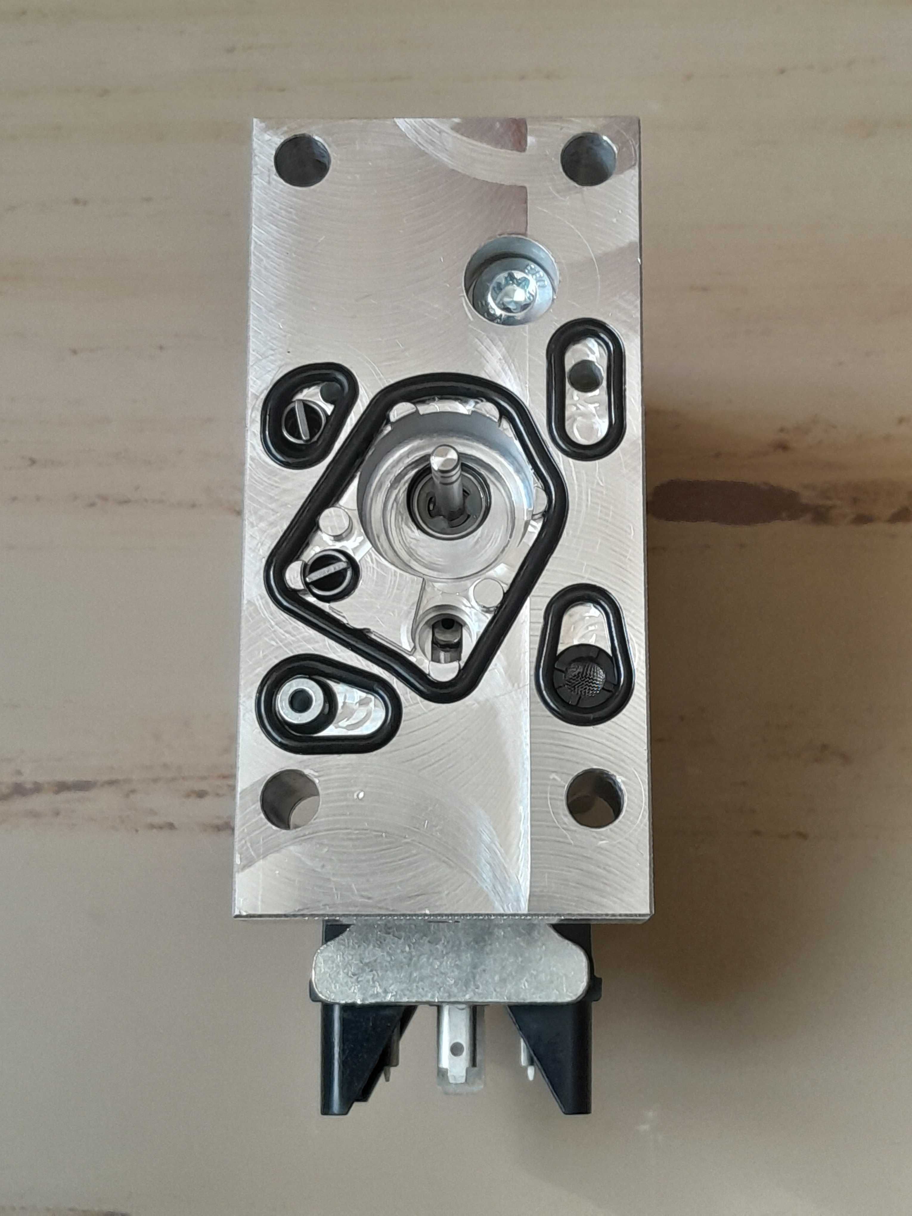 Cewka Danfoss  111.66.824  (157B4033) nowa