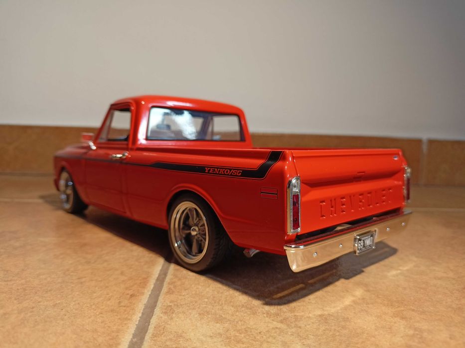 Chevrolet C10 Yenko 1969 model w skali 1:18 ACME/otwierane elementy