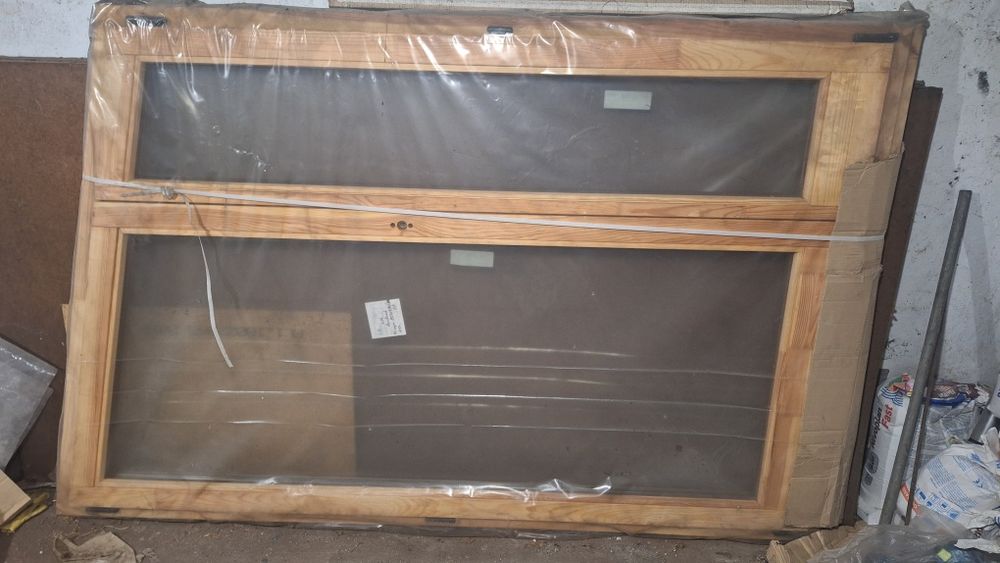 Okno skośne, drewniane