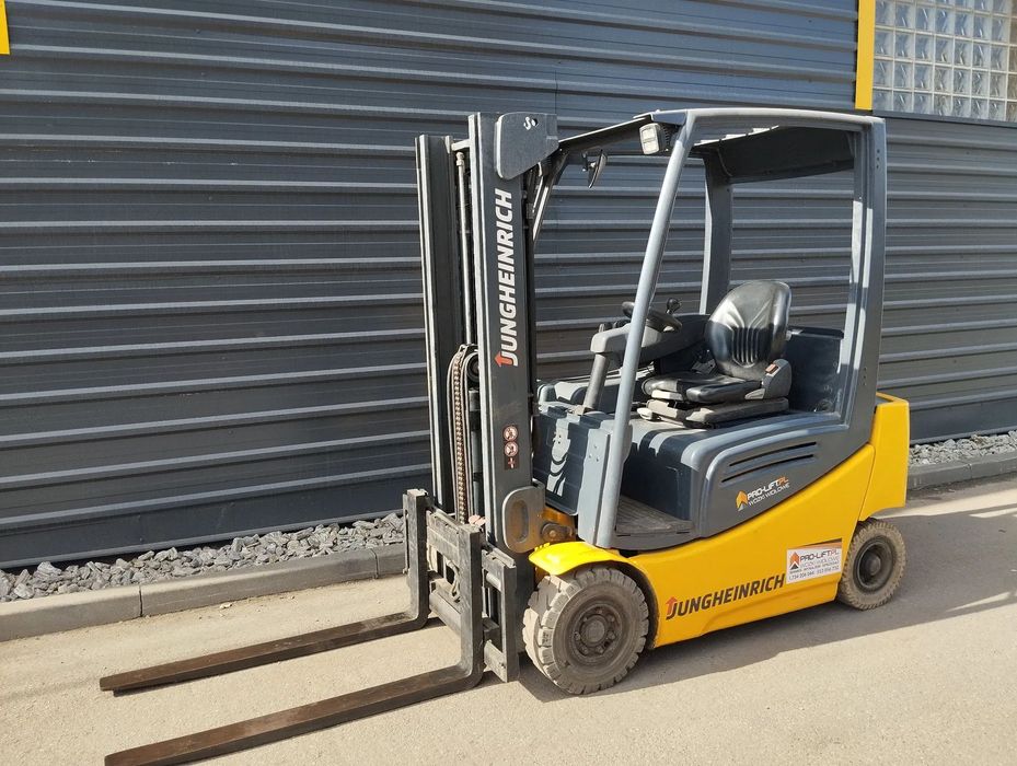 Jungheinrich EFG 316k  maszt duplex z wolnymn skokiem , 4 sekcja hydrauliczna.